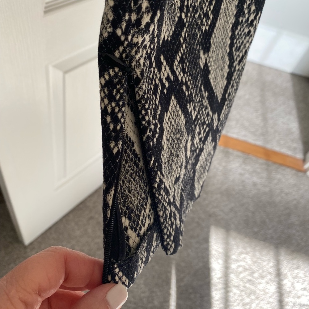 Alice And Olivia Size 4 Python Print - image 3